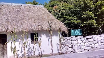 Mặt tiền nơi lưu trú