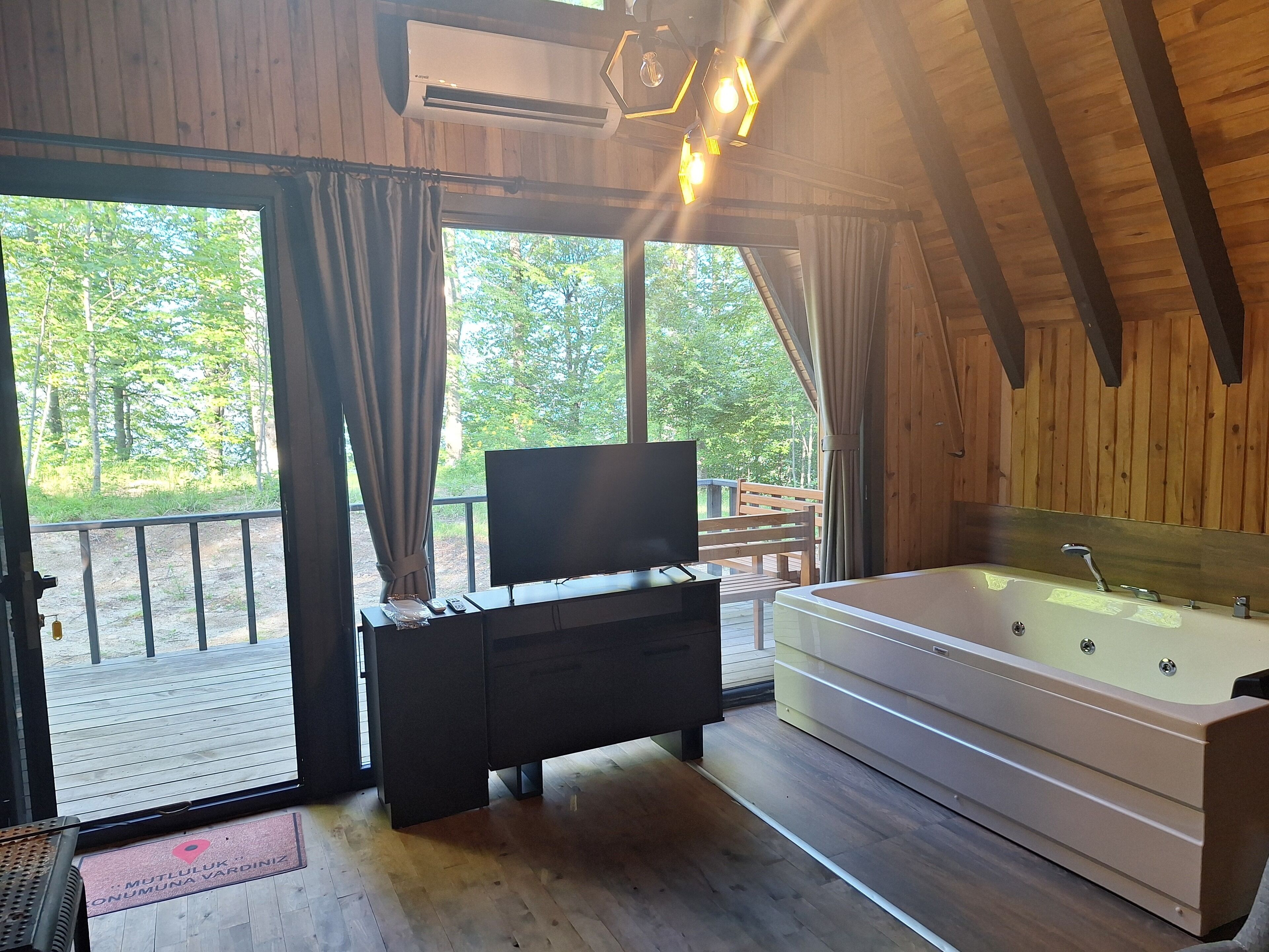 Comfort-bungalow, takka, vuoristonäköala | 1 makuuhuone, työpöytä, ilmainen Wi-Fi