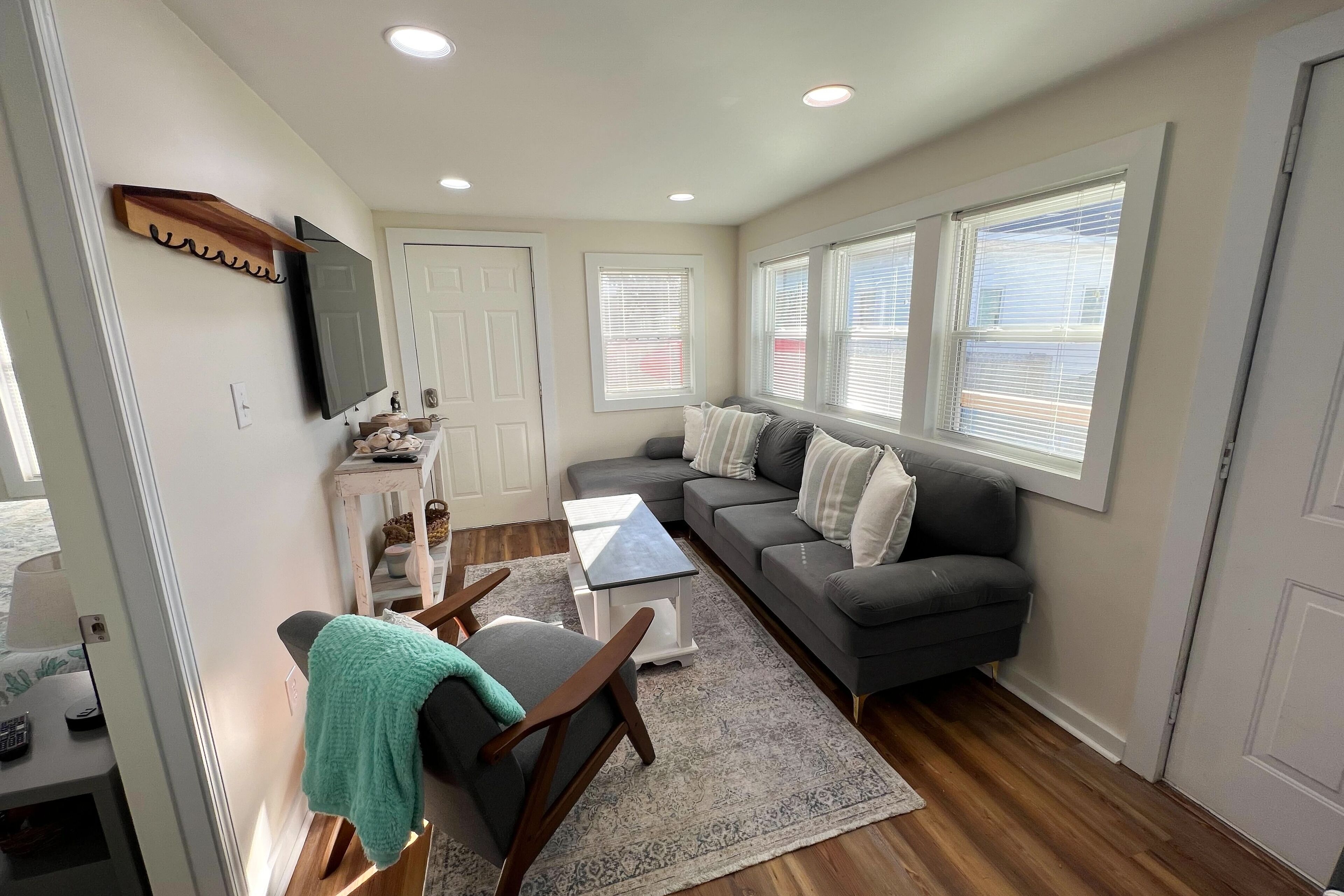 Home within walking distance of waterfront/attractions with balcony & W/D