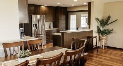 Red Hill Farm's Newly Renovated "Bunkhouse" with Hot tub and Gameroom