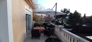 Outdoor dining - Quiet house with garden and pool, Saint-Raphaël (Saint-Raphaël)