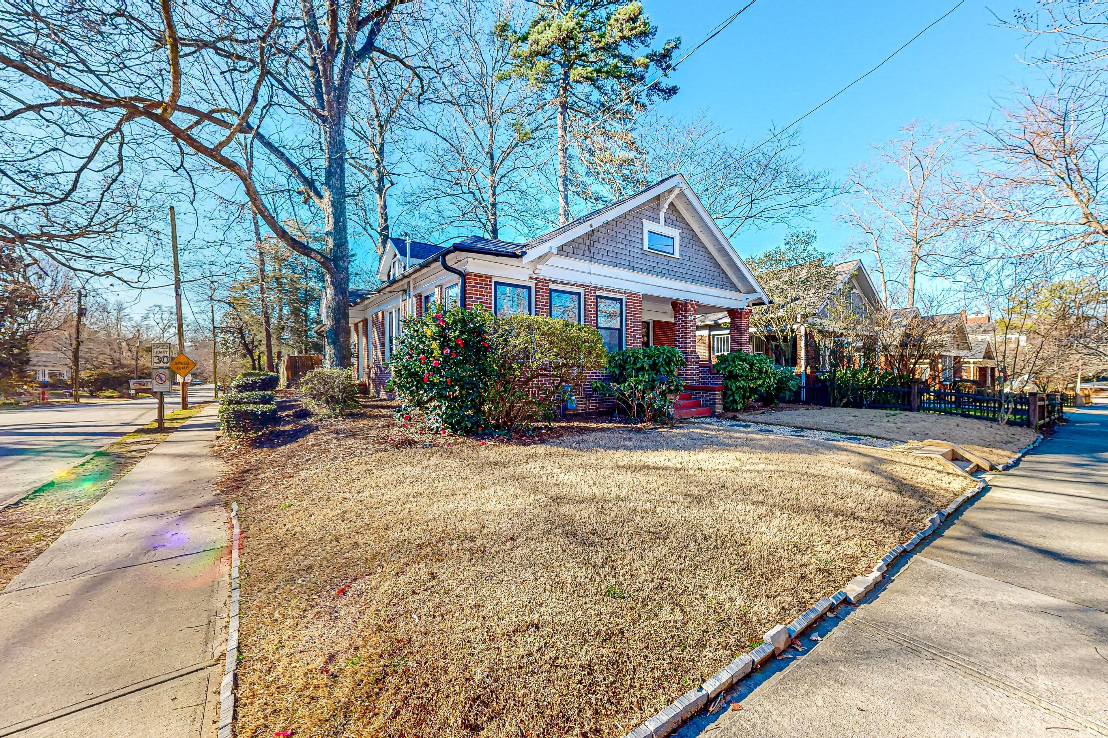 Art-filled duplex near the city with hardwood flooring & study - dog-friendly