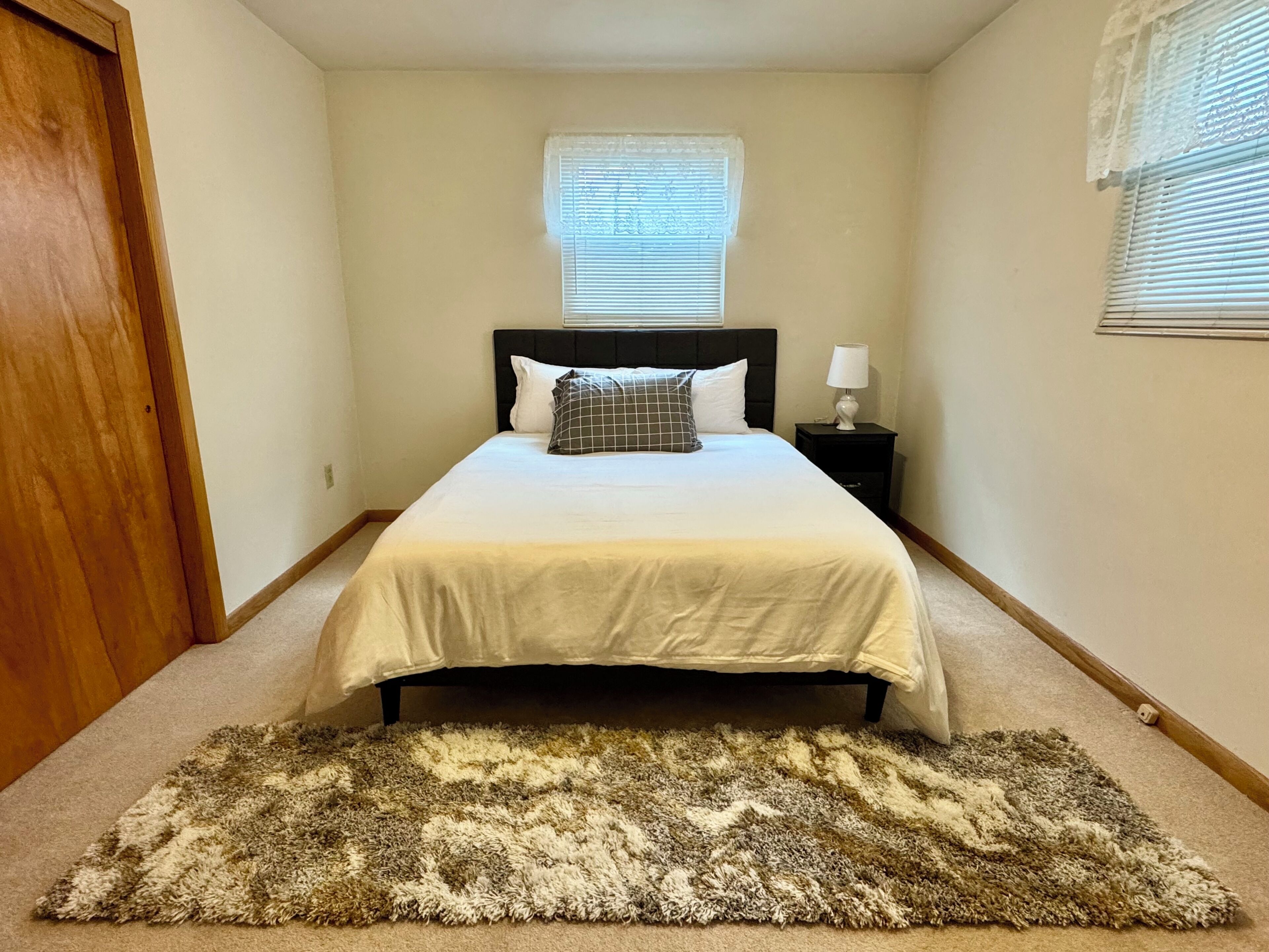 3 Schlafzimmer, Schreibtisch, Bügeleisen/Bügelbrett, WLAN