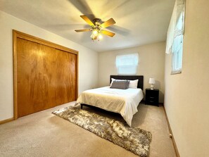 3 makuuhuonetta, työpöytä, silitysrauta/-lauta, Wi-Fi