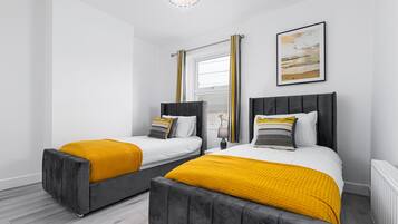 2 bedrooms, iron/ironing board, WiFi, bed sheets