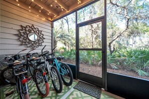 Property grounds - 6 Bikes! 5-Min Walk to Beach! 2 Pools! Tennis Courts! Family Friendly! (Santa Rosa Beach)