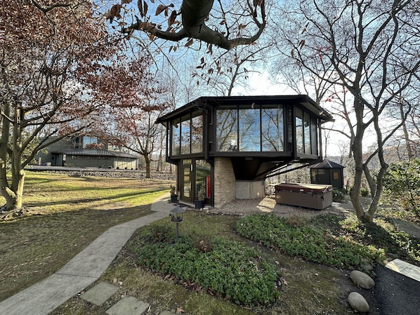 Exterior - The Escape Pod at Cheat Lake / Morgantown, WVU - 2BD/2BA, HOT TUB, Lake & Golf (Morgantown)