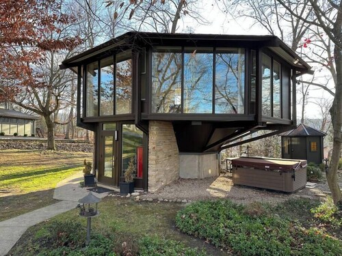 The Escape Pod @Cheat Lake, private Hot Tub