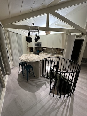 Interior - The Escape Pod at Cheat Lake / Morgantown, WVU - 2BD/2BA, HOT TUB, Lake & Golf (Morgantown)