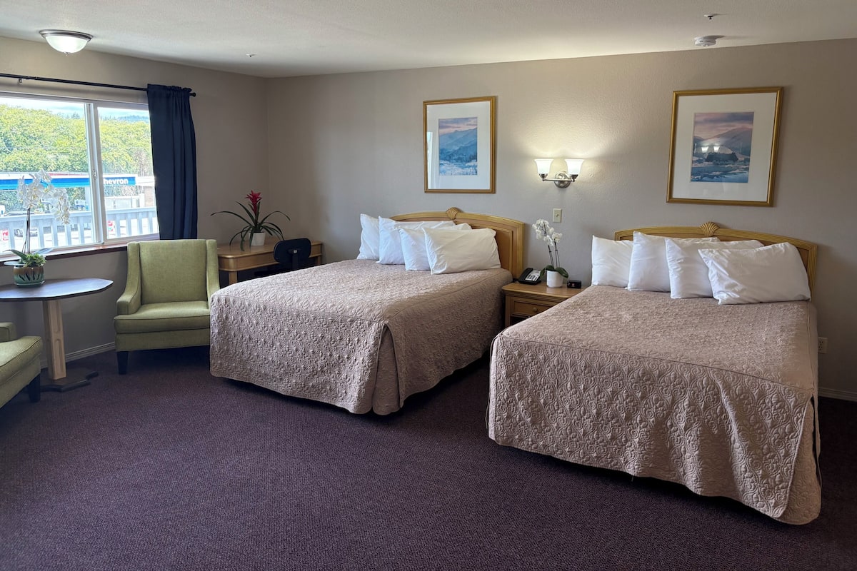 Deluxe Double Room, 2 Queen Beds, Jetted Tub | Desk, iron/ironing board (on request), WiFi (free), bed sheets