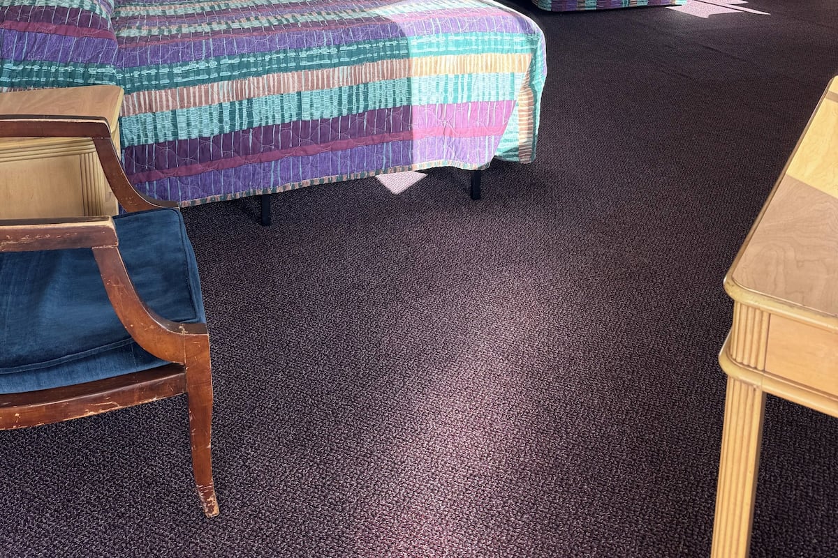 Standard-Dreibettzimmer, Mehrere Betten | Schreibtisch, Bügeleisen/Bügelbrett, kostenloses WLAN, Bettwäsche