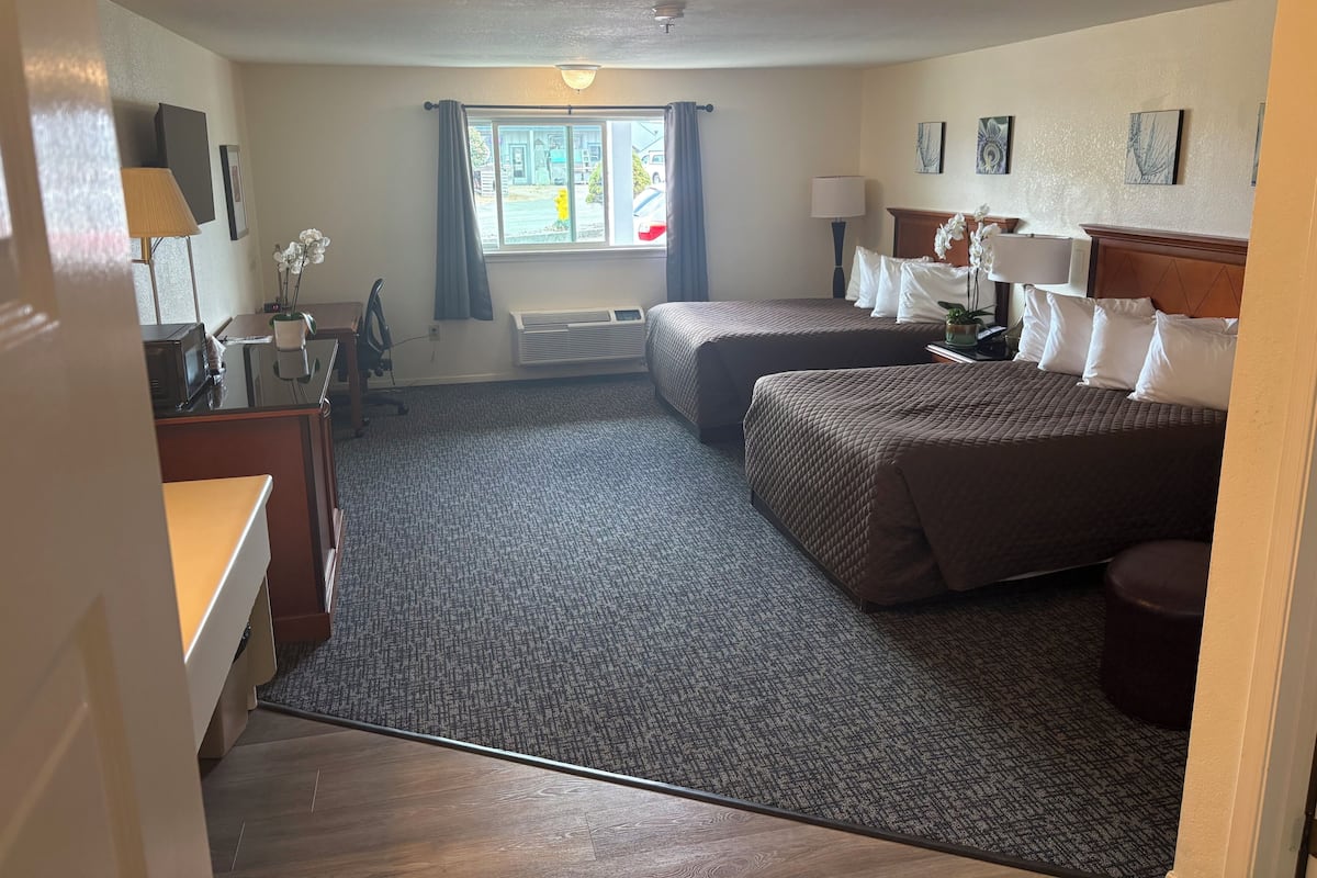 Superior Double Room, 2 Queen Beds, Annex Building | Desk, iron/ironing board (on request), WiFi (free), bed sheets