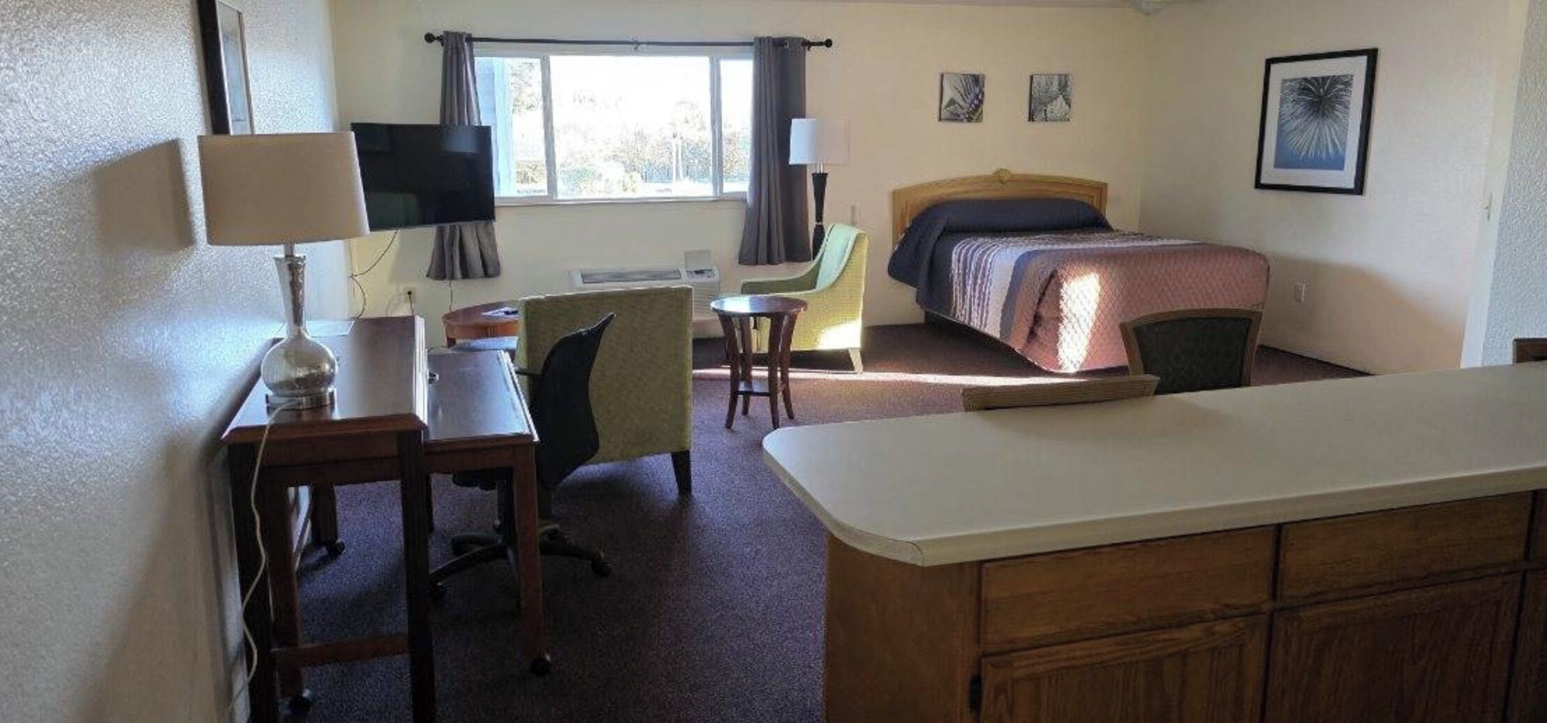 Superior-sviitti, useita sänkyjä, lisärakennuksessa | Työpöytä, silitysrauta/-lauta, ilmainen Wi-Fi, vuodevaatteet