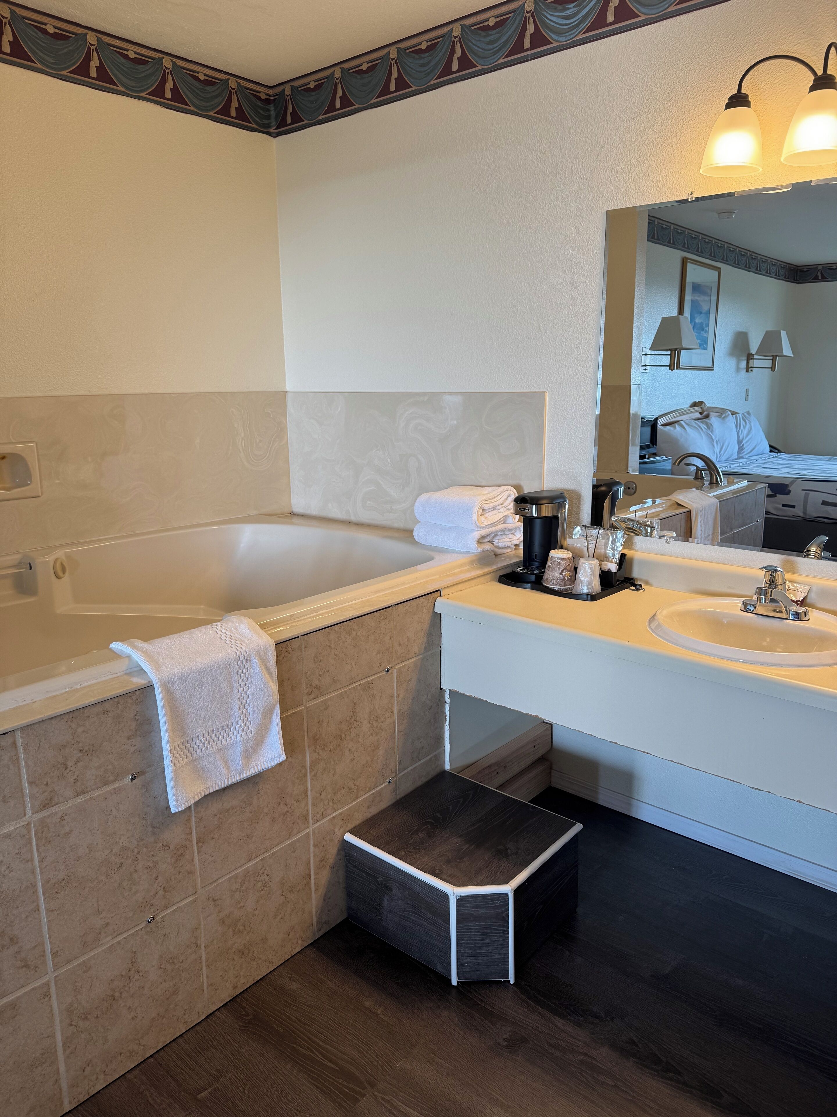 Private spa tub
