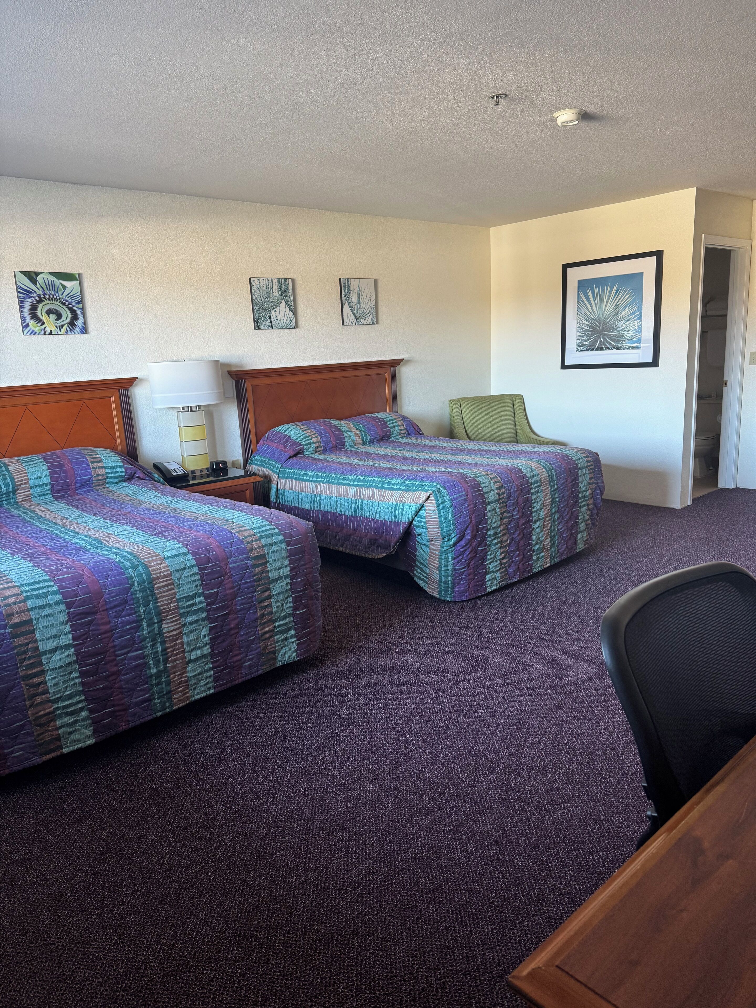 Superior-Doppelzimmer, 2 Queen-Betten, Annex | Schreibtisch, Bügeleisen/Bügelbrett, kostenloses WLAN, Bettwäsche