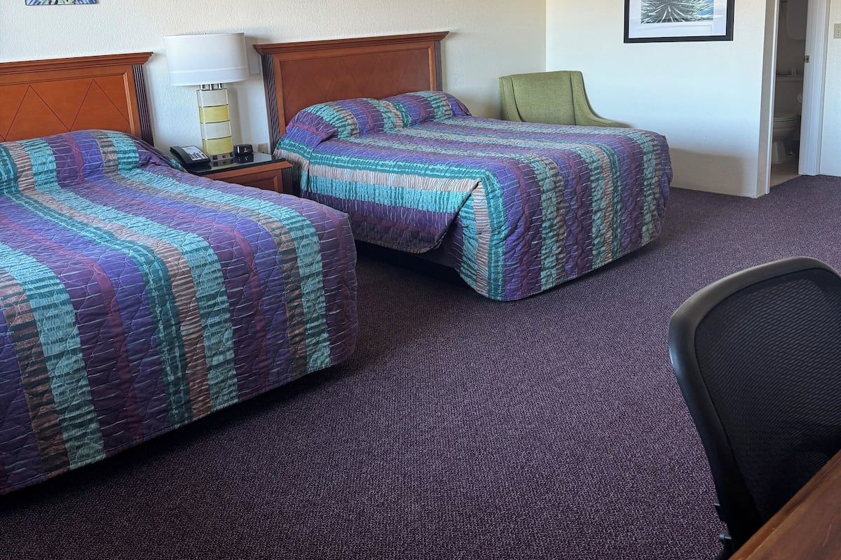 Superior-Doppelzimmer, 2 Queen-Betten, Annex | Schreibtisch, Bügeleisen/Bügelbrett, kostenloses WLAN, Bettwäsche