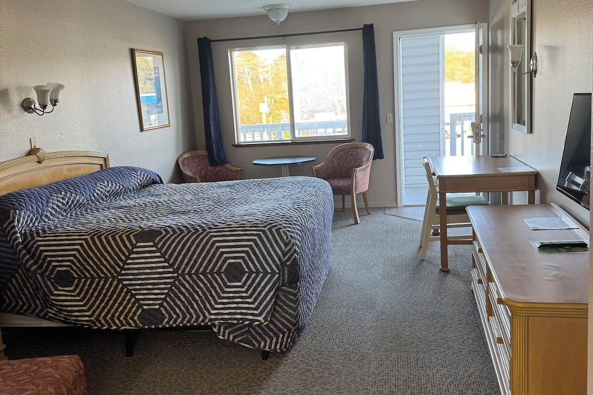 Standard-Einzelzimmer, 1 King-Bett | Schreibtisch, Bügeleisen/Bügelbrett, kostenloses WLAN, Bettwäsche