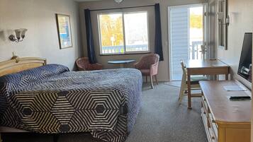 Enkeltrom – standard, 1 kingsize-seng | Skrivebord, strykejern/-brett, wi-fi (inkludert) og sengetøy