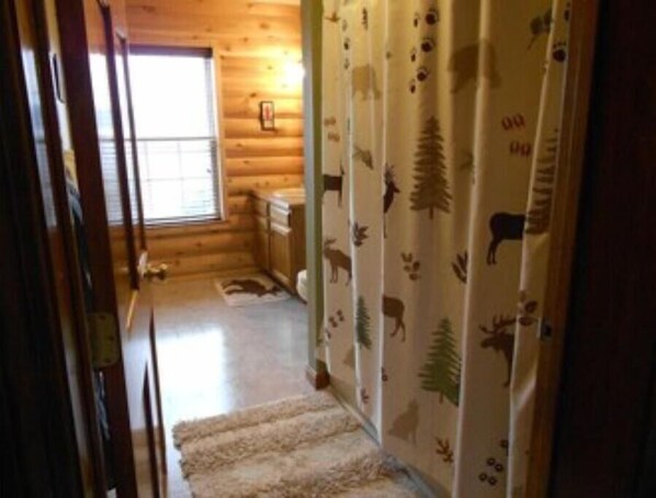 4 bedrooms, WiFi, bed sheets