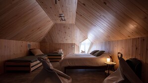 5 bedrooms, travel crib, WiFi (free), bed sheets