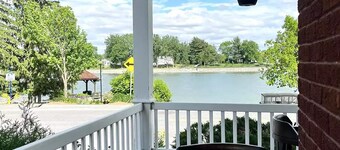 À 30 Minutes de Montréal, Magnifique Centenaire, Avec Accès Privé à la Rivière