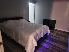 4 室のベッドルーム、WiFi