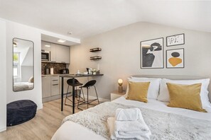 1 dormitorio, tabla de planchar con plancha, cuna de viaje y wifi gratis