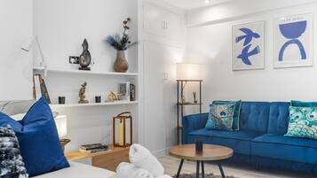 Una Smart TV, libros