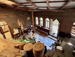 Réfrigérateur dans l'espace commun, micro-ondes dans l'espace commun