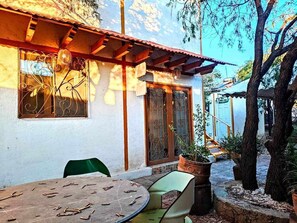 Outdoor dining - Casa Spa Ikal, tranquility, pool, temazcal, 10 minutes from Tequisquiapan.  (La Llave)