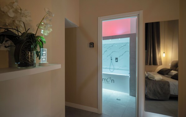 1 bedroom, iron/ironing board, travel cot, free WiFi