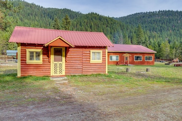 De Borgia Vacation Rental | 1BR | 1BA | 1 Step Required | 200 Sq Ft