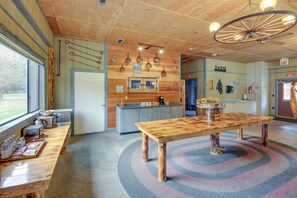 Dining - Montana Cabin: Day Trip to Glacier Nat’l Park! (DeBorgia)