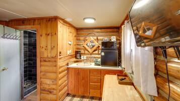 Coffee/tea maker, fridge, microwave, toaster