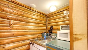 Coffee/tea maker, fridge, microwave, stovetop - Black Diamond Guest Ranch Studio: Hike & Fish (St Regis)