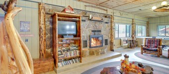 Black Diamond Guest Ranch Cabin w/ Lodge Access!