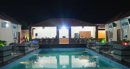 Farmhouse and Partylawn