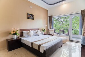 6 quartos, ferros/tábuas de passar roupa, Wi-Fi, roupa de cama