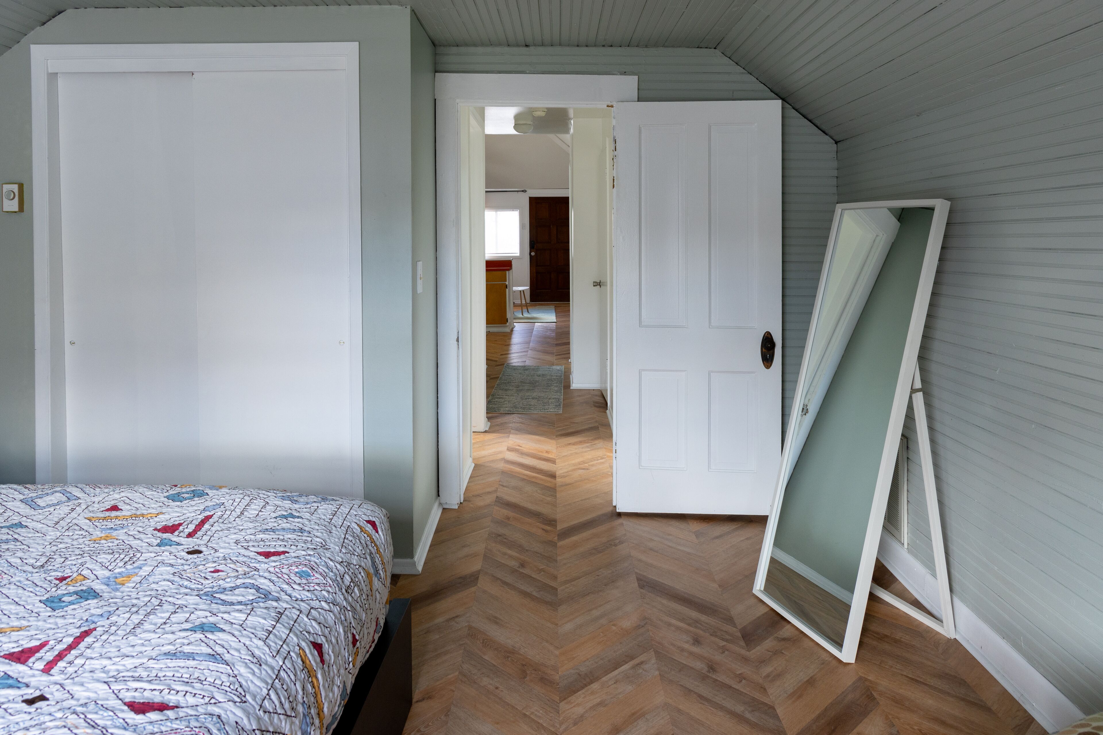 1 bedroom, desk, iron/ironing board, WiFi