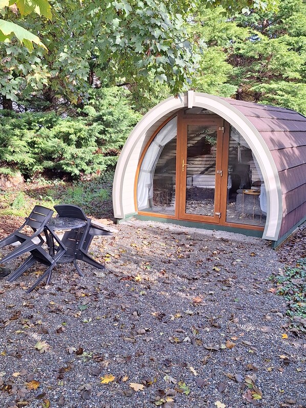 GLAMPING POD 2 | 1 quarto, escrivaninha, espaço de trabalho para notebook