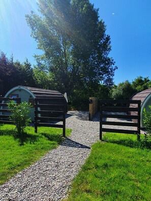 GLAMPING POD 7 | 1 quarto, escrivaninha, espaço de trabalho para notebook