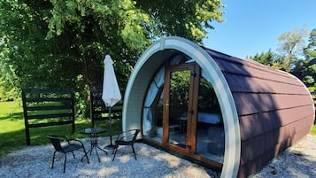 GLAMPING POD 6 | 1 bedroom, desk, laptop workspace, iron/ironing board
