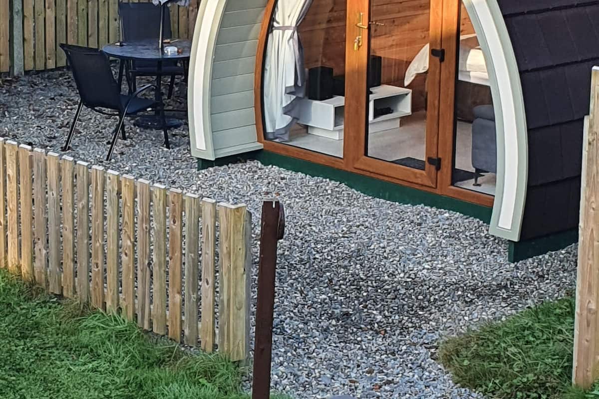 GLAMPING POD 5 | 1 間臥室、書桌、筆電工作空間、熨斗/熨衣板