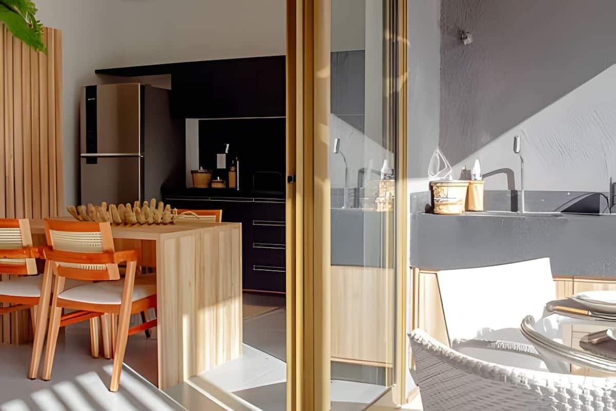 Design Apartment | Blackout curtains, iron/ironing board, free WiFi