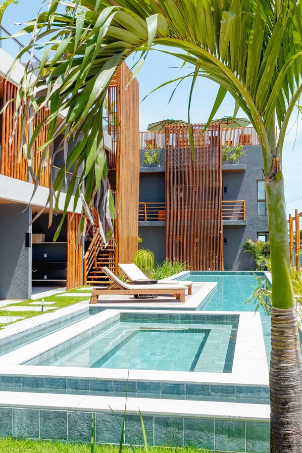 4 piscines extérieures