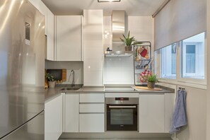 Fridge, microwave, oven, dishwasher