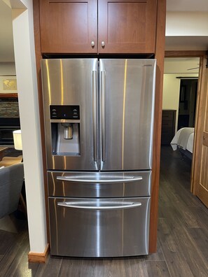 3 chambres, bureau, Wi-Fi, draps fournis