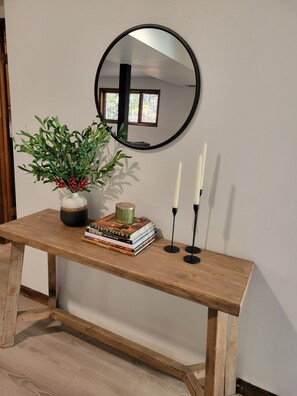 Interior - Beautiful remodeled 3 bed 2.5 bath cabin with a huge deck backing to the forest! (Flagstaff)