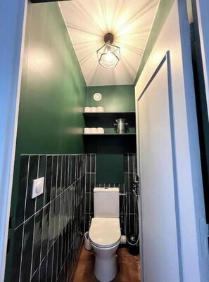 Handdukar, tvål och toalettpapper