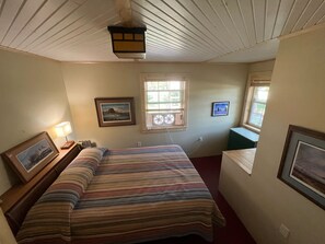 4 bedrooms, iron/ironing board, travel crib, free WiFi